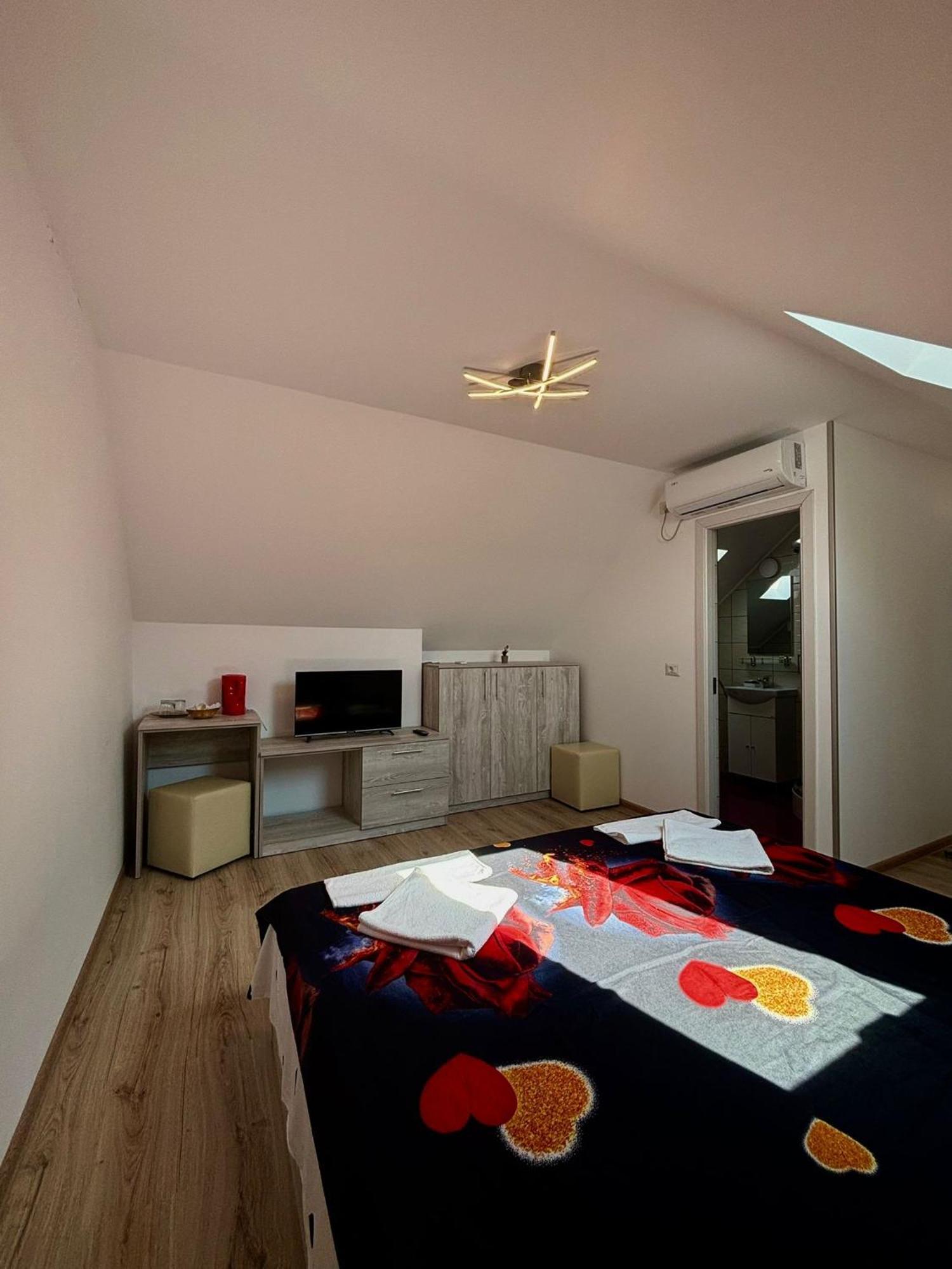 Calypso Rooms Făgăraş Zewnętrze zdjęcie